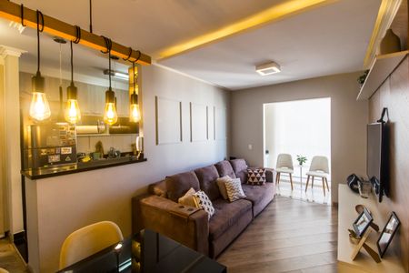 Sala  de apartamento à venda com 2 quartos, 72m² em Jardim Tupanci, Barueri