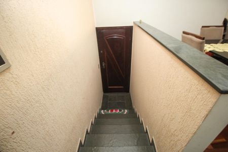 Casa à venda com 172m², 3 quartos e 4 vagasEscada