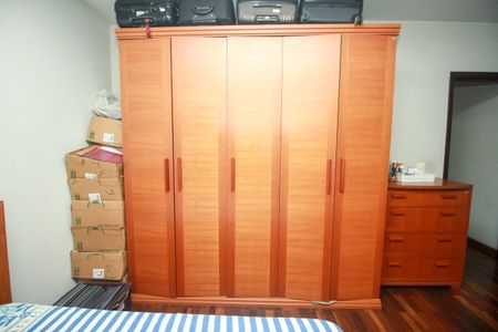 Casa à venda com 172m², 3 quartos e 4 vagasQuarto 2