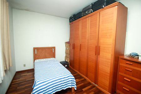 Casa à venda com 172m², 3 quartos e 4 vagasQuarto 2