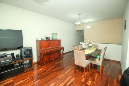 Casa à venda com 172m², 3 quartos e 4 vagasSala