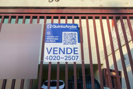 Casa à venda com 172m², 3 quartos e 4 vagasPlaca instalada em 15/04/2026 com o código WYNY-752