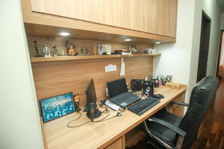 Casa à venda com 172m², 3 quartos e 4 vagasEscritório