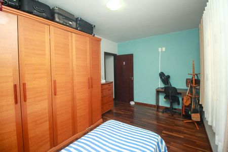 Casa à venda com 172m², 3 quartos e 4 vagasQuarto 2