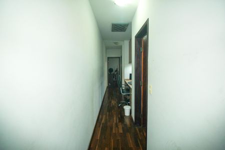 Casa à venda com 172m², 3 quartos e 4 vagasCorredor