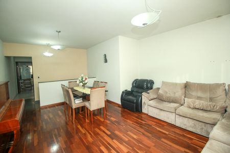 Casa à venda com 172m², 3 quartos e 4 vagasSala