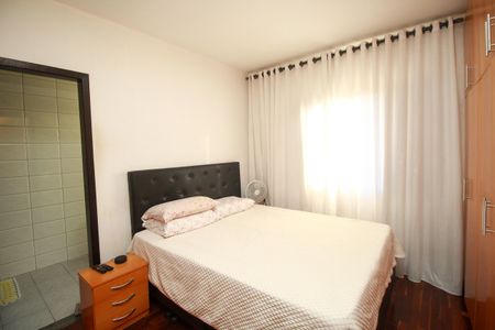 Casa à venda com 172m², 3 quartos e 4 vagasSuíte