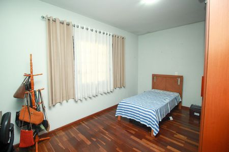 Casa à venda com 172m², 3 quartos e 4 vagasQuarto 2