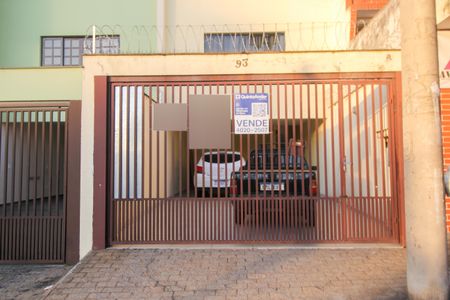 Casa à venda com 172m², 3 quartos e 4 vagasPlaca instalada em 15/04/2026 com o código WYNY-752