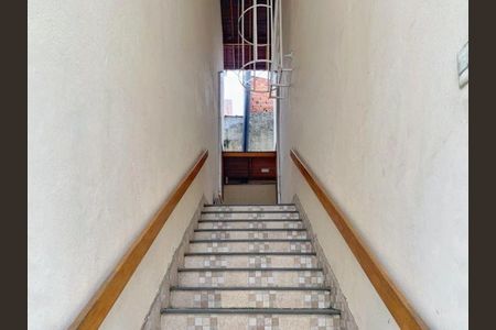 Casa de condomínio para alugar com 90m², 2 quartos e 1 vagaEscada