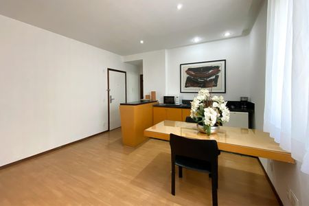 Sala de apartamento para alugar com 1 quarto, 49m² em Funcionários, Belo Horizonte