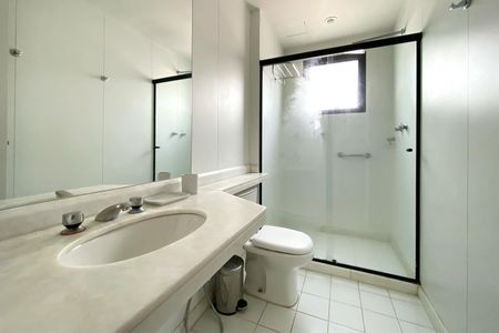 Banheiro da Suíte de apartamento para alugar com 1 quarto, 49m² em Funcionários, Belo Horizonte