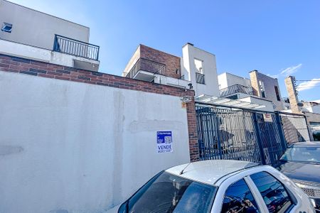 Casa de condomínio à venda com 83m², 2 quartos e 2 vagasFachada com Plaquinha