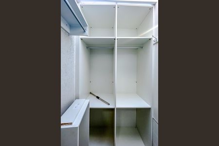 Casa de condomínio à venda com 83m², 2 quartos e 2 vagasCloset da suíte