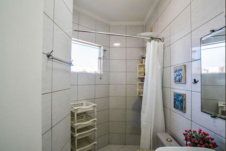 Banheiro da Suíte de apartamento à venda com 3 quartos, 90m² em Vila Scarpelli, Santo André