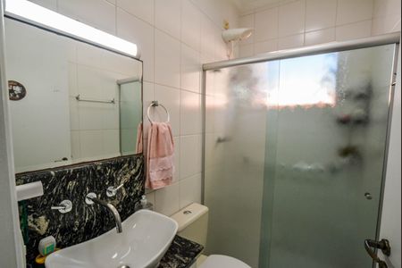 Banheiro Social de apartamento à venda com 3 quartos, 90m² em Vila Scarpelli, Santo André