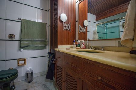 Apartamento à venda com 120m², 4 quartos e 2 vagas Apartamento à venda com 120m², 4 quartos e 2 vagasBanheiro Social