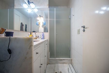 Apartamento à venda com 120m², 4 quartos e 2 vagas Apartamento à venda com 120m², 4 quartos e 2 vagasBanheiro Suite
