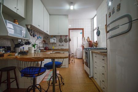 Apartamento à venda com 120m², 4 quartos e 2 vagas Apartamento à venda com 120m², 4 quartos e 2 vagasCozinha