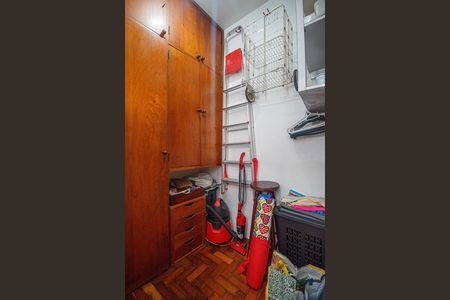 Apartamento à venda com 120m², 4 quartos e 2 vagas Apartamento à venda com 120m², 4 quartos e 2 vagasQuarto de Serviço
