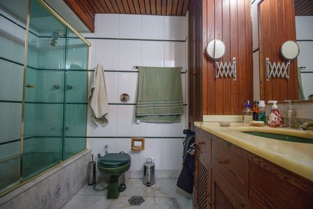Apartamento à venda com 120m², 4 quartos e 2 vagas Apartamento à venda com 120m², 4 quartos e 2 vagasBanheiro Social