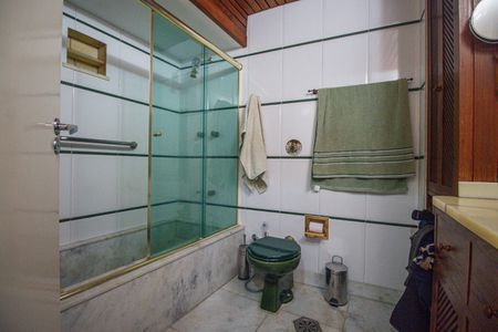 Apartamento à venda com 120m², 4 quartos e 2 vagas Apartamento à venda com 120m², 4 quartos e 2 vagasBanheiro Social