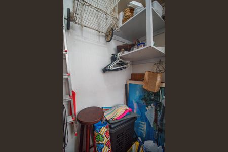 Apartamento à venda com 120m², 4 quartos e 2 vagas Apartamento à venda com 120m², 4 quartos e 2 vagasQuarto de Serviço