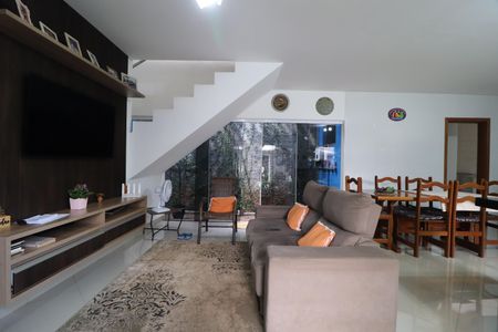 Sala 1 de casa para alugar com 2 quartos, 176m² em Presidente Roosevelt, Uberlândia