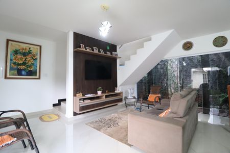 Sala 1 de casa para alugar com 2 quartos, 176m² em Presidente Roosevelt, Uberlândia