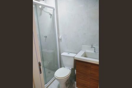 Banheiro de apartamento para alugar com 2 quartos, 49m² em Lageadinho, Cotia