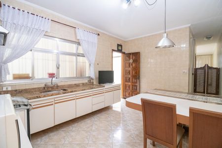 Casa à venda com 125m², 2 quartos e 2 vagas Casa à venda com 125m², 2 quartos e 2 vagasCozinha