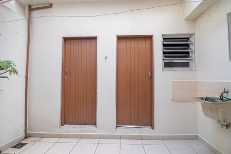 Casa à venda com 125m², 2 quartos e 2 vagas Casa à venda com 125m², 2 quartos e 2 vagasEdícula