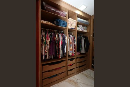 Apartamento à venda com 117m², 3 quartos e 2 vagasCloset da suíte 1