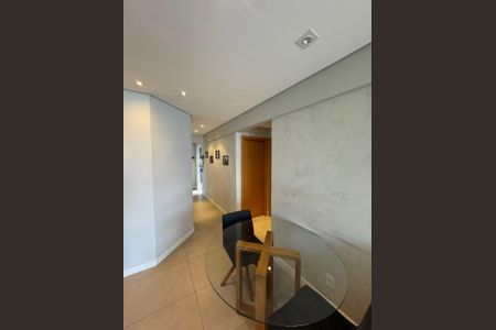 Apartamento à venda com 74m², 2 quartos e 2 vagasSala