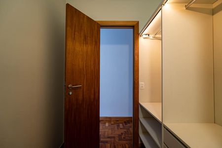 Apartamento à venda com 100m², 3 quartos e sem vaga Apartamento à venda com 100m², 3 quartos e sem vagaCloset da Suíte 1