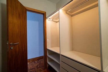 Apartamento à venda com 100m², 3 quartos e sem vaga Apartamento à venda com 100m², 3 quartos e sem vagaCloset da Suíte 1
