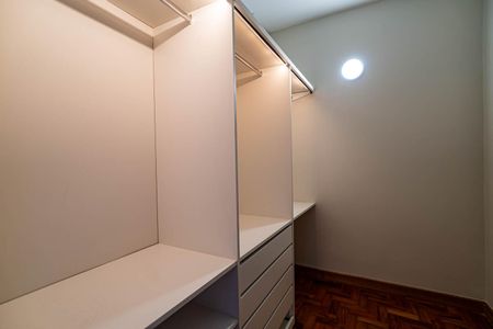 Apartamento à venda com 100m², 3 quartos e sem vaga Apartamento à venda com 100m², 3 quartos e sem vagaCloset da Suíte 1