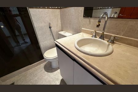 Apartamento à venda com 203m², 2 quartos e 2 vagas Apartamento à venda com 203m², 2 quartos e 2 vagasBanheiro Social