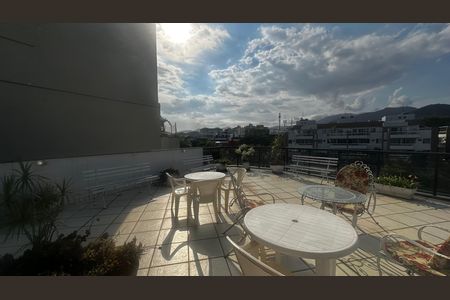 Apartamento à venda com 203m², 2 quartos e 2 vagas Apartamento à venda com 203m², 2 quartos e 2 vagasVaranda
