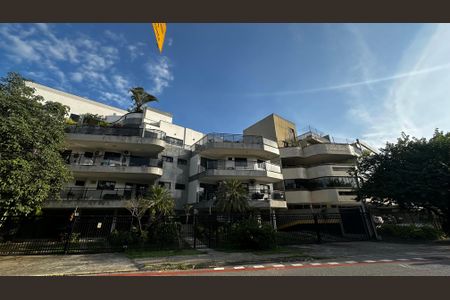 Apartamento à venda com 203m², 2 quartos e 2 vagas Apartamento à venda com 203m², 2 quartos e 2 vagasPlaquinha