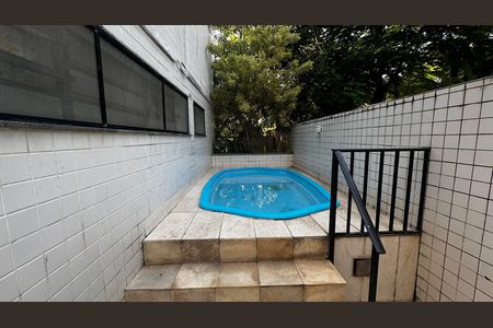 Apartamento à venda com 203m², 2 quartos e 2 vagas Apartamento à venda com 203m², 2 quartos e 2 vagasPiscina