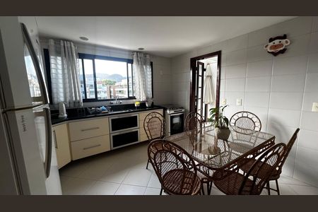 Apartamento à venda com 203m², 2 quartos e 2 vagas Apartamento à venda com 203m², 2 quartos e 2 vagasCozinha
