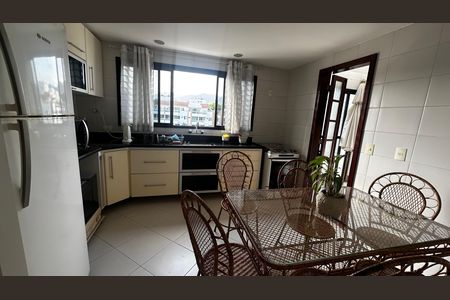 Apartamento à venda com 203m², 2 quartos e 2 vagas Apartamento à venda com 203m², 2 quartos e 2 vagasCozinha