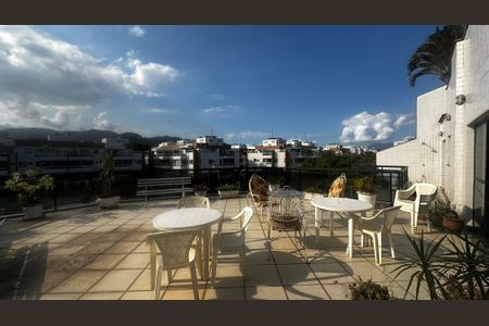 Apartamento à venda com 203m², 2 quartos e 2 vagas Apartamento à venda com 203m², 2 quartos e 2 vagasVaranda