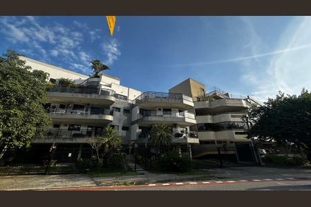 Apartamento à venda com 203m², 2 quartos e 2 vagas Apartamento à venda com 203m², 2 quartos e 2 vagasFachada