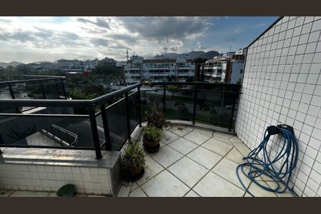 Apartamento à venda com 203m², 2 quartos e 2 vagas Apartamento à venda com 203m², 2 quartos e 2 vagasVaranda