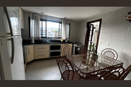 Apartamento à venda com 203m², 2 quartos e 2 vagas Apartamento à venda com 203m², 2 quartos e 2 vagasCozinha