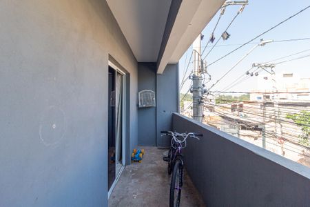 Sacada de casa para alugar com 2 quartos, 135m² em Chácara de La Rocca, Carapicuíba