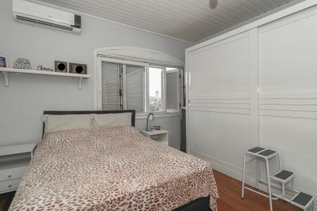 Quarto 2 - Suíte de casa à venda com 5 quartos, 300m² em Sarandi, Porto Alegre