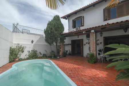 Fundos de casa à venda com 5 quartos, 300m² em Sarandi, Porto Alegre